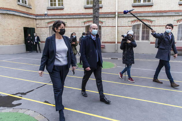 Coronavirus in Frankreich, Bildungsminister Jean Michel Blanquer besucht Grundschule in Paris Paris, France March 18, 2021 - Minister of National Education visits elementary school as part of Mathematics Week - French Education, Youth and Sports Minister Jean-Michel Blanquer NEWS, POLITIQUE, EDUCATION, ECOLE ELEMENTAIRE, BLANQUER, SEMAINEDES MATHEMATIQUES, MATHS, ENSEIGNEMENT, APPRENTISSAGE, EDUCATIF, SCOLAIRE, SCOLARITE Copyright: xVincentxIsorex
