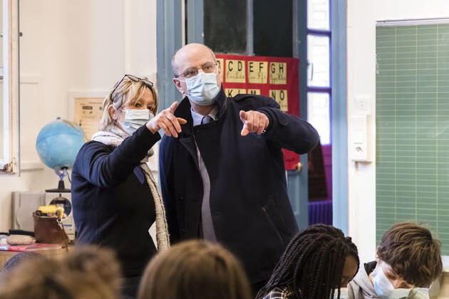 Coronavirus in Frankreich, Bildungsminister Jean Michel Blanquer besucht Grundschule in Paris Paris, France March 18, 2021 - Minister of National Education visits elementary school as part of Mathematics Week - French Education, Youth and Sports Minister Jean-Michel Blanquer NEWS, POLITIQUE, EDUCATION, ECOLE ELEMENTAIRE, BLANQUER, SEMAINEDES MATHEMATIQUES, MATHS, ENSEIGNEMENT, APPRENTISSAGE, EDUCATIF, SCOLAIRE, SCOLARITE Copyright: xVincentxIsorex