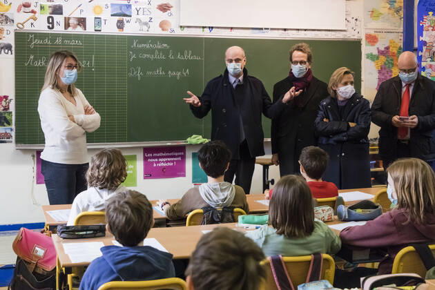 Coronavirus in Frankreich, Bildungsminister Jean Michel Blanquer besucht Grundschule in Paris Paris, France March 18, 2021 - Minister of National Education visits elementary school as part of Mathematics Week - French Education, Youth and Sports Minister Jean-Michel Blanquer NEWS, POLITIQUE, EDUCATION, ECOLE ELEMENTAIRE, BLANQUER, SEMAINEDES MATHEMATIQUES, MATHS, ENSEIGNEMENT, APPRENTISSAGE, EDUCATIF, SCOLAIRE, SCOLARITE Copyright: xVincentxIsorex