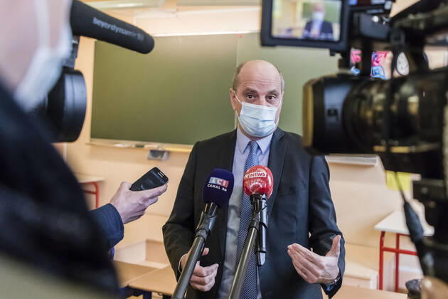 Coronavirus in Frankreich, Bildungsminister Jean Michel Blanquer besucht Grundschule in Paris Paris, France March 18, 2021 - Minister of National Education visits elementary school as part of Mathematics Week - French Education, Youth and Sports Minister Jean-Michel Blanquer NEWS, POLITIQUE, EDUCATION, ECOLE ELEMENTAIRE, BLANQUER, SEMAINEDES MATHEMATIQUES, MATHS, ENSEIGNEMENT, APPRENTISSAGE, EDUCATIF, SCOLAIRE, SCOLARITE Copyright: xVincentxIsorex