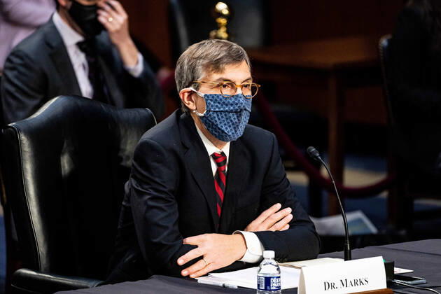 Coronavirus in den USA, Senatsanhörung in Washington Dr. Peter Marks, Director of the Center for Biologics Evaluation and Research within the Food and Drug Administration listens at a hearing with the Senate Committee on Health, Education, Labor, and Pensions on the Covid-19 response on Capitol Hill in Washington March 18th, 2021. Pool  WAX20210318908 AnnaxMoneymaker