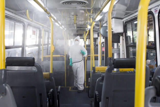 SÃO PAULO, SP - 18.03.2021: DESCONTAMINAÇÃO DE ÔNIBUS EMTU - Decontamination of buses carried out by the Metropolitan Urban Transport Company (EMTU) at Terminal Santo André, this 18th of March. x2043970x  VincentxBosson