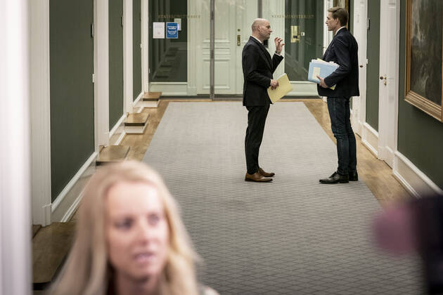 Coronavirus in Dänemark, Minister beraten über Lockerungen der Corona-Maßnahmen Kristian Thulesen Dahl (DF), Pernille Vermund (NB) og Soeren Pape Poulsen (KF) ankommer til moede i Statsministeriet om en yderligere genaabning af landet, paa Christiansborg torsdag den 18. marts 2021.. , Copenhagen Denmark Copyright: RitzauxScanpix MadsxClausxRasmussenx cop103 spdk20210318-182951-L