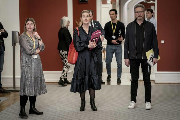 Coronavirus in Dänemark, Minister beraten über Lockerungen der Corona-Maßnahmen Sofie Carsten Nielsen (RV) og Torsten Gejl ankommer til moede i Statsministeriet om en yderligere genaabning af landet, paa Christiansborg torsdag den 18. marts 2021.. , Copenhagen Denmark Copyright: RitzauxScanpix MadsxClausxRasmussenx cop103 spdk20210318-183615-L