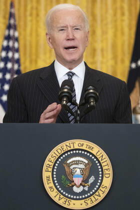 March 18, 2021, Washington, District of Columbia, USA: US President Joe Biden delivers remarks on the state of COVID-19 vaccinations, in the East Room of the White House in Washington, DC, USA, 18 March 2021. The United States has surpassed 100 million COVID-19 vaccine doses administered Washington USA - ZUMAs152 20210318_zaa_s152_227 Copyright: xMichaelxReynoldsx-xPoolxViaxCnpx