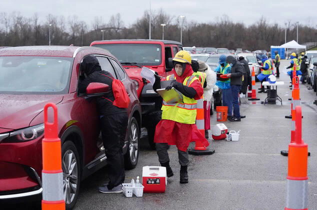 Vaccinators spread out to waiting vehicles to administer the Covid-19 vaccination shots at the Family Arena during a mass vaccination drive-in event in St. Charles, Missouri on Thursday, March 18, 2021. The event attracted 4,000 people, some waiting over four hours in their cars for their first shot to protect them from the coronavirus.  SLP2021031812 BILLxGREENBLATT
