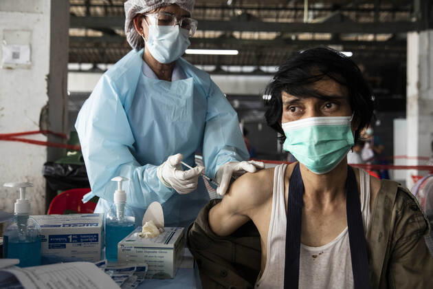 March 19, 2021, Thailand: A health worker administers a dose of CoronaVac, a Covid-19 coronavirus vaccine developed by Chinaâ€⠢s Sinovac Biotech ltd, in Bangkok, Thailand, on Friday March 19, 2021. Health workers have been vaccinating 600 residents per day, after a cluster of Covid-19 coronavirus cases were discovered at the Bang Khae market in Bangkok on Wednesday, March 17. Thailand - ZUMAm249 20210319_zip_m249_011 Copyright: xAndrexMalerbax