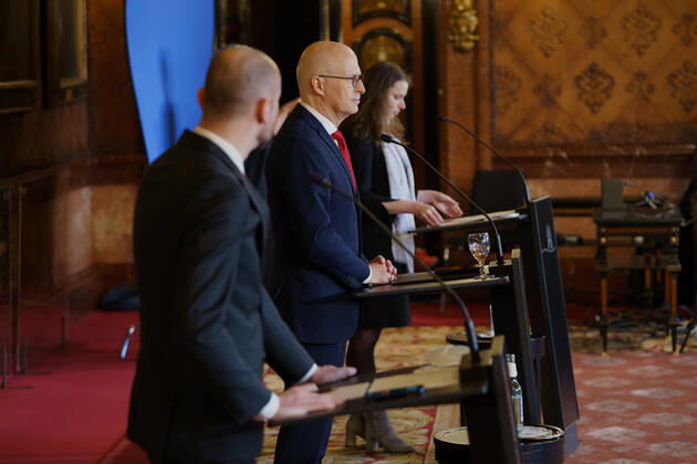 Erster Bürgermeister Dr. Peter Tschentscher mit Sozialsenatorin und Gesundheitssenatorin Dr. Melanie Leonhard geben ein Pressestatement zur aktuellen Corona-Lage in Hamburg ab -;Erster Bürgermeister Dr. Peter Tschentscher mit Sozialsenatorin und Gesundheitssenatorin Dr. Melanie Leonhard geben ein Pressestatement zur aktuellen Corona-Lage in Hamburg ab -, Hamburg Hamburg Deutschland Rathaus