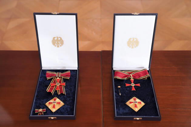 Verleihung des Bundesverdienstkreuz an die Biontech Gruender Aktuell, 19.03.2021, Großes Verdienstkreuzes mit Stern des Verdienstordens der Bundesrepublik Deutschland an die Biontech Gruender im Schloss Bellevue in Berlin Berlin fuer ihren unermuedlichen Einsatzes bei der Entwicklung und Zulassung eines Impfstoffes gegen Covid-19 und ihren entscheidenden Beitrag zur Eindaemmung der Corona-Pandemie Berlin Berlin Deutschland