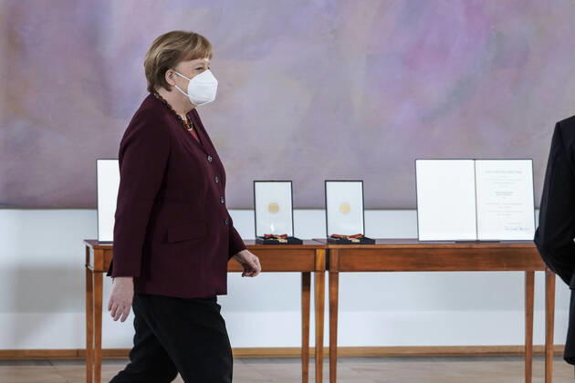 Berlin, Verleihung des Bundesverdienstkreuzes an Biontech-Gründer Özlem Türeci und Ugur Sahin Verleihung des Bundesverdienstkreuz an die Biontech Gruender Berlin Berlin Deutschland