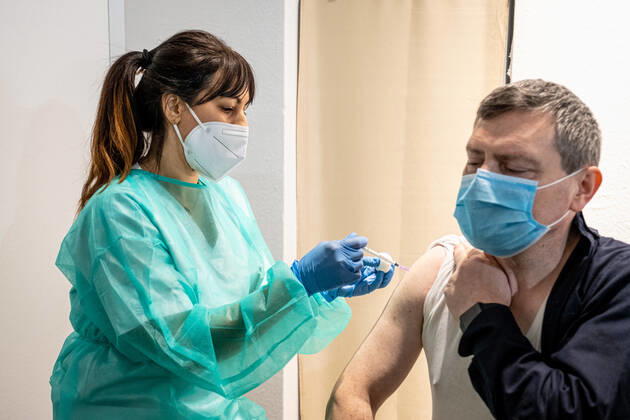 Milan - Astrazeneca vaccine against covid-19. Vaccines to teachers and school staff at the Museum of Science and Technology. In the photo Carlo, interviewed Editorial Usage Only Copyright: xMarcoxPassarox xIPAx