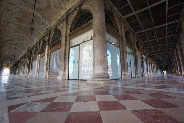 VENICE, LOCKDOWN SECOND SEASON Lockdown second season in Venice, fashion shop and art gallery out of service due to covid emergency, in st. Markus Square. Venezia Italy