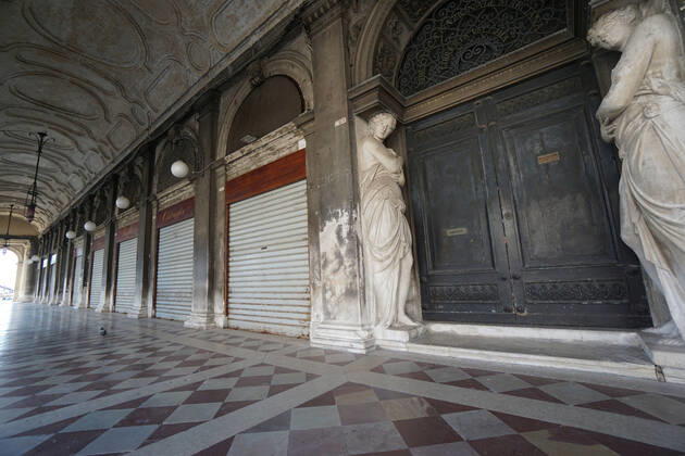 VENICE, LOCKDOWN SECOND SEASON Lockdown second season in Venice, fashion shop and art gallery out of service due to covid emergency, in st. Markus Square. Venezia Italy