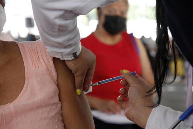 Nezahualcoyotl City Council Applies Sinovac Vaccine For Older Adults NEZAHUALCOYOTL, MEXICO - MARCH 19: A elderly receives an dose of the Sinovac Covid19 vaccine during a mass vaccination for dults over 60 years of age at the Nezahualcoyotl City Hall in the State of Mexico. on March 19, 2021 in Nezahualcoyotl, Mexico. Copyright: xLuisxBarronx EYEPIXGROUP_LB_19032021_5084