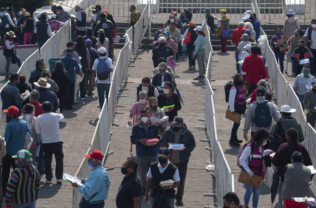 March 19, 2021, Nezahualcoyotl, Estado De Mexico, USA: Friday, March 19, 2021. Thousands of older adults arrived at 5:00 am in the municipality of Nezahualcoyotl in the State of Mexico to receive the free Chinese CanSino vaccine against Covid-19. ANTONIO NAVA PI Nezahualcoyotl USA - ZUMAp124 20210319_zaa_p124_009 Copyright: xAntonioxNavax