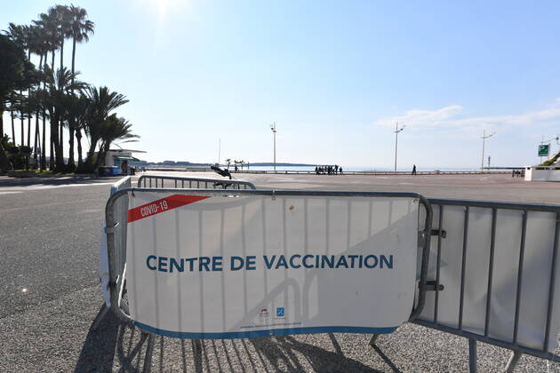 Coronavirus in Frankreich, Eindrücke aus Cannes Coronavirus en France: 3e week-end de confinement a Cannes. Cannes, 3eme Confinement (2021) : Des mesures de confinement inedites s appliquent a partir de ce week-end dans seize departements de France, notamment en region parisienne, dans le nord du pays, mais aussi en Normandie. Ce confinement acte III est plus souple que les precedentes editions : il est desormais possible de se promener sans limite de duree dans un rayon de dix kilometres, muni de son attestation de deplacement. 266186 2021-03-20 _sans_perso  Copyright: xL.Urmanx xStarfacex STAR_266186_015