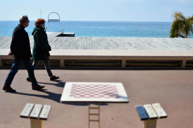 Coronavirus in Frankreich, Eindrücke aus Cannes Coronavirus en France: 3e week-end de confinement a Cannes. Cannes, 3eme Confinement (2021) : Des mesures de confinement inedites s appliquent a partir de ce week-end dans seize departements de France, notamment en region parisienne, dans le nord du pays, mais aussi en Normandie. Ce confinement acte III est plus souple que les precedentes editions : il est desormais possible de se promener sans limite de duree dans un rayon de dix kilometres, muni de son attestation de deplacement. 266186 2021-03-20 _sans_perso  Copyright: xL.Urmanx xStarfacex STAR_266186_038
