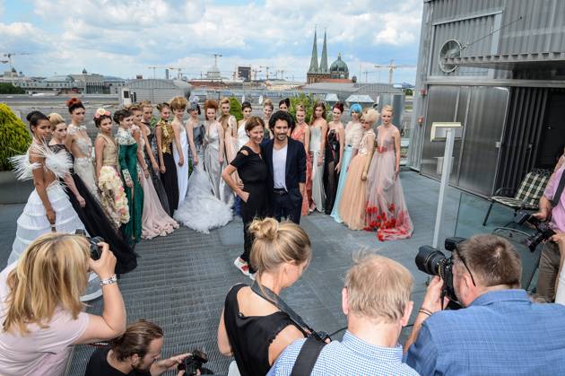 IMAGO Kreativ: Urbane Kultur - Sommer auf den Dächern Boris Entrup Eva Lutz (Designerin und Gescha?ftsfuehrerin des Modelabels Minx) 22 Modelle auf der Dachterrasse Vorentscheid zum L.O.B. Fashion Award 2016 in der Botschaft des Königreichs der Niederlande in Berlin Eine hochkaraetige Jury waehlt die 10 besten Kleider aus, die auf dem Leipziger Opernball am 10. September 2016 glamouroes den Gaesten und der Presse praesentiert werden. Copyright: xEventpressxFuhrx