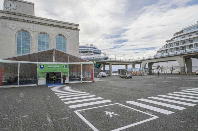 Italy: Vaccine Stazione Marittima Naples, 20 March 2021, start of the vaccination campaign at the Stazione Marittima, a new vaccination point for the city of Naples, after the EMA and AIFA stop with Astrazeneca s covid-19 vaccine File071 Copyright: xAntonioxBalascox
