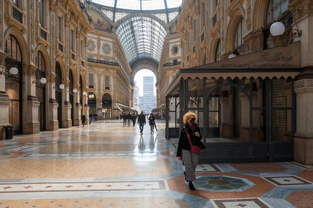 Milan. Red area streets in the center few people restaurants shops and bars closed In the photo Galleria Vittorio Emanuele Editorial Usage Only  Copyright: xCarloxCozzolix xIPAx