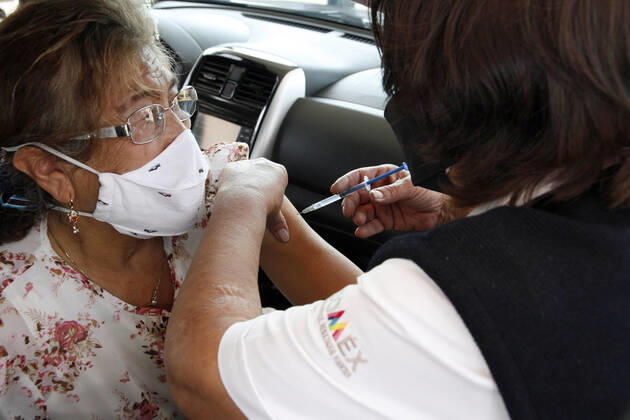 Sinovac Vaccine Is Applied To Older Adults In Their Cars In Mexico NEZAHUALCOYOTL CITY, MEXICO - MARCH 19: A health worker, injects a Sinovac Covid19 vaccine to an elderly inside a car at the Sports City Garden, in the municipality of Nezahualcoyotl in the State of Mexico, during a immunization program to drivers against Covid19. On March 19, 2021 in Nezahualcoyotl City, Mexico. Copyright: xLuisxBarronx EYEPIXGROUP_LB_19032021_5112