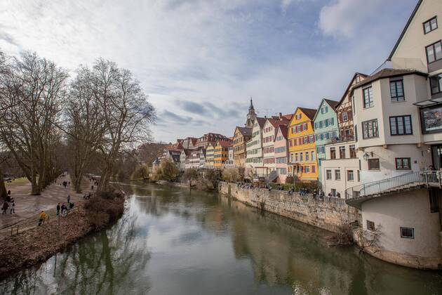 Tuebingen Themenbilder: Tuebingen in Zeit der Corona-Pandemie, Themenbilder: Tuebingen in Zeit der Corona-Pandemie, Menschen im Freien geniesen die Sonne, 20.03.2021, Copyright: xEIBNER DROFITSCHx EP_ddh