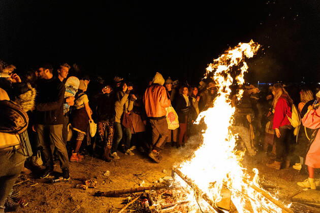 March 20, 2021, Brussels, Belgium: wild carnival banned against covid measures, tensions and violence with the police in Brussels Brussels Belgium - ZUMAb331 20210320_zaf_b331_038 Copyright: xArnaudxBrianx