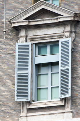 March 21,2021 : The window of the apostolic palace from which the Pope usually delivers its weekly Angelus prayer remains closed as the Pope holds a live streamed prayer instead at the Vatican  Copyright: x AlessiaxGiuliani CPPx xIPAx x CatholicxPressxPhotox