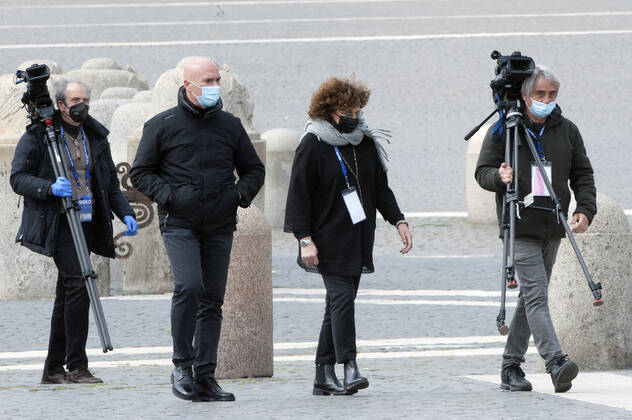 March 21, 2021 Jurnalist gather outside St. Peter s Square during Pope Francis Angelus prayer, at the Vatican  Copyright: x AlessiaxGiuliani CPPx xIPAx x CatholicxPressxPhotox