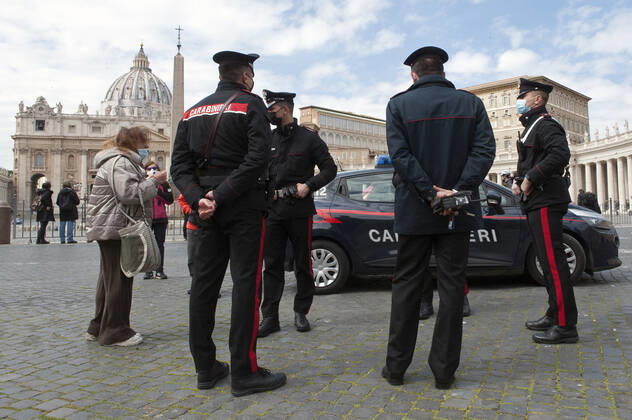 March 21, 2021 People gather outside St. Peter s Square during Pope Francis Angelus prayer, at the Vatican  Copyright: x AlessiaxGiuliani CPPx xIPAx x CatholicxPressxPhotox