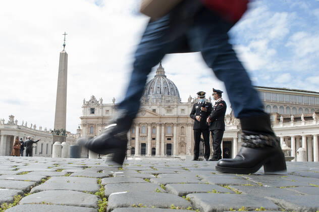 March 21, 2021 People gather outside St. Peter s Square during Pope Francis Angelus prayer, at the Vatican  Copyright: x AlessiaxGiuliani CPPx xIPAx x CatholicxPressxPhotox