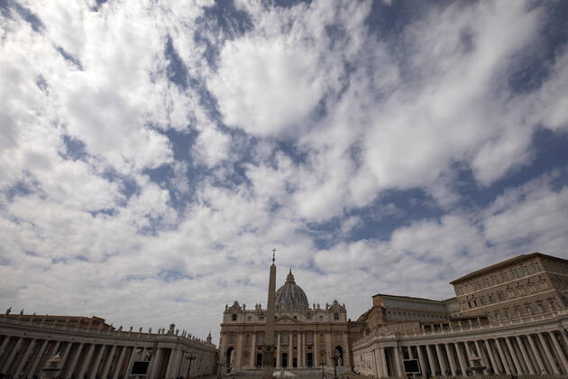 Italy: Vatican City in red zone A view of the empty Saint Peter square on March 21st 2021 Faithful are not allowed in Saint Peter square in limited numbers and wearing masks due to so called red zone taken by italian government against Covid-19 pandemic spread. Vatican city Vatican Vatican Copyright: Giuseppex Pino xFama