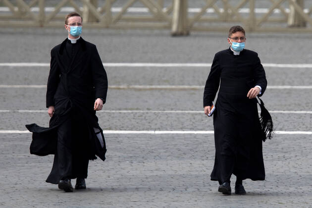 Italy: Vatican City in red zone Two priests that wear mask walking in the empty Saint Peter square on March 21st 2021. Faithful are not allowed in Saint Peter square in limited numbers and wearing masks due to so called red zone taken by italian government against Covid-19 pandemic spread. Vatican city Vatican Vatican Copyright: Giuseppex Pino xFama