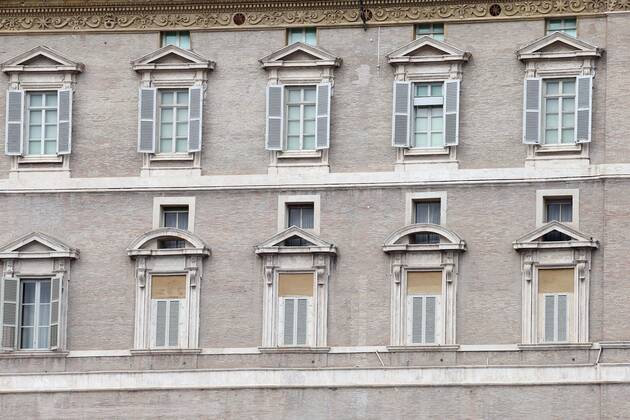 News Bilder des Tages March 21, 2021 - Vatican City (Holy See) .POPE FRANCIS delivery Angelus prayer inside the Apostolic building, not from the window as usual due to the restrictions imposed by the pandemic in italy, just a small crowd of roman bicycles in St. Peter s Square at the Vatican. EvandroInetti via ZUMA Wire Vatican City State - ZUMAi15_ 20210321_zaf_i15_001 Copyright: xEvandroxInettix