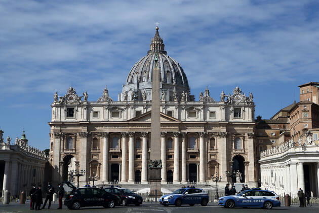 March 21, 2021 - Vatican City (Holy See) .POPE FRANCIS delivery Angelus prayer inside the Apostolic building, not from the window as usual due to the restrictions imposed by the pandemic in italy, just a small crowd of roman bicycles in St. Peter s Square at the Vatican. EvandroInetti via ZUMA Wire Vatican City State - ZUMAi15_ 20210321_zaf_i15_003 Copyright: xEvandroxInettix