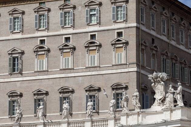 March 21, 2021 - Vatican City (Holy See) .POPE FRANCIS delivery Angelus prayer inside the Apostolic building, not from the window as usual due to the restrictions imposed by the pandemic in italy, just a small crowd of roman bicycles in St. Peter s Square at the Vatican. EvandroInetti via ZUMA Wire Vatican City State - ZUMAi15_ 20210321_zaf_i15_006 Copyright: xEvandroxInettix