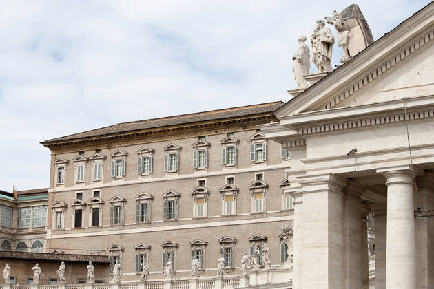 March 21, 2021 - Vatican City (Holy See) .POPE FRANCIS delivery Angelus prayer inside the Apostolic building, not from the window as usual due to the restrictions imposed by the pandemic in italy, just a small crowd of roman bicycles in St. Peter s Square at the Vatican. EvandroInetti via ZUMA Wire Vatican City State - ZUMAi15_ 20210321_zaf_i15_011 Copyright: xEvandroxInettix