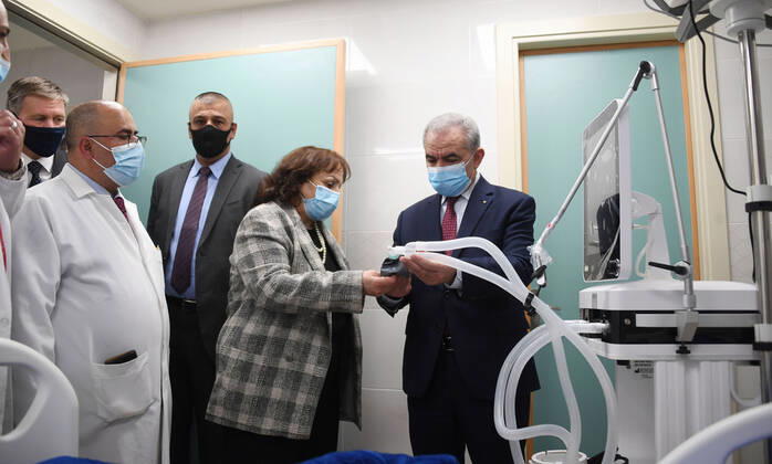 Coronavirus im Westjordanland, Premierminister Mohammed Ishtayeh bei Impfstart in Ramallah March 21, 2021, Ramallah, West Bank, Palestinian Territory: Palestinian Prime Minister Mohammad Ishtayeh, speaks during the launch of the national vaccination campaign against the Corona virus, at the Palestine Medical Complex in Ramallah, in the presence of the Special Coordinator for the Middle East Peace Process, Thor Winsland, the European Union representative to Palestine, Sven Kuhn von Burgsdorf, the Minister of Health, Mai Kaile, and a number of consuls Ambassadors, legal and official persons, in the West Bank city of Ramallah, on March 21, 2021 Ramallah Palestinian Territory - ZUMAap3_ 20210321_zaf_ap3_159 Copyright: xPrimexMinisterxOfficex