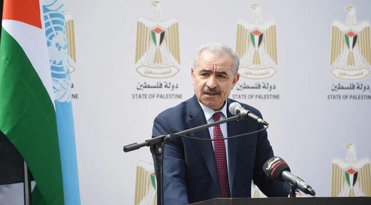 Coronavirus im Westjordanland, Premierminister Mohammed Ishtayeh bei Impfstart in Ramallah March 21, 2021, Ramallah, West Bank, Palestinian Territory: Palestinian Prime Minister Mohammad Ishtayeh, speaks during the launch of the national vaccination campaign against the Corona virus, at the Palestine Medical Complex in Ramallah, in the presence of the Special Coordinator for the Middle East Peace Process, Thor Winsland, the European Union representative to Palestine, Sven Kuhn von Burgsdorf, the Minister of Health, Mai Kaile, and a number of consuls Ambassadors, legal and official persons, in the West Bank city of Ramallah, on March 21, 2021 Ramallah Palestinian Territory - ZUMAap3_ 20210321_zaf_ap3_162 Copyright: xPrimexMinisterxOfficex