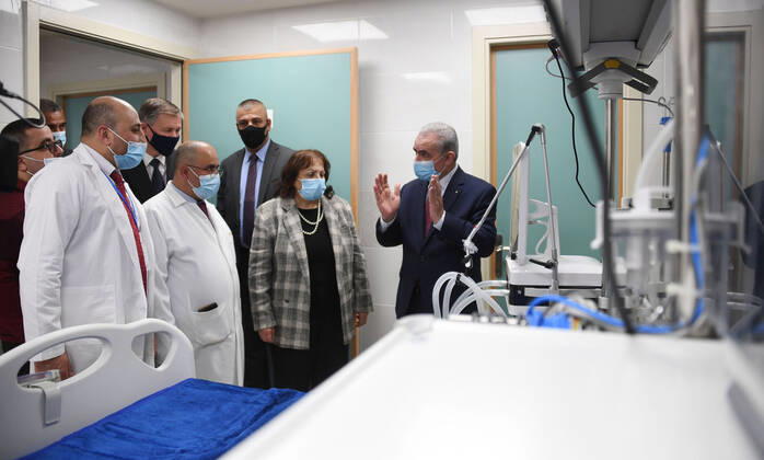 Coronavirus im Westjordanland, Premierminister Mohammed Ishtayeh bei Impfstart in Ramallah March 21, 2021, Ramallah, West Bank, Palestinian Territory: Palestinian Prime Minister Mohammad Ishtayeh, speaks during the launch of the national vaccination campaign against the Corona virus, at the Palestine Medical Complex in Ramallah, in the presence of the Special Coordinator for the Middle East Peace Process, Thor Winsland, the European Union representative to Palestine, Sven Kuhn von Burgsdorf, the Minister of Health, Mai Kaile, and a number of consuls Ambassadors, legal and official persons, in the West Bank city of Ramallah, on March 21, 2021 Ramallah Palestinian Territory - ZUMAap3_ 20210321_zaf_ap3_163 Copyright: xPrimexMinisterxOfficex