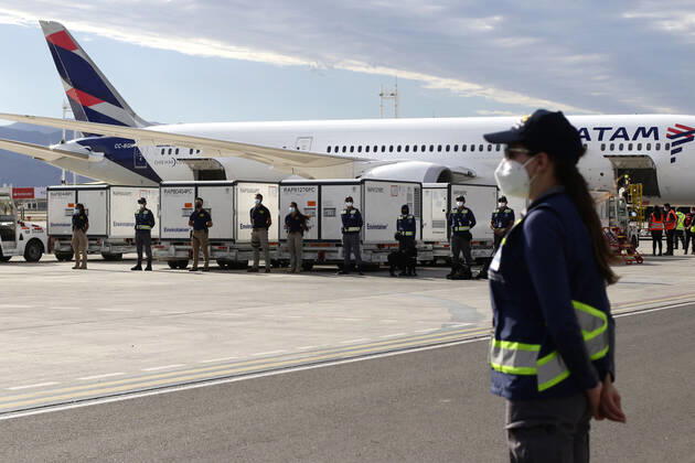 Santiago 21 March 2021 Authorities receive the sixth shipment of Sinovac Vaccines against covid 19 composed of 2 million doses, these were received at the Nuevo Pudahuel Airport Javier Salvo Aton Chila, Santiago Chile Aton 496186  Copyright: JAVIERxSALVO ATONxCHILE