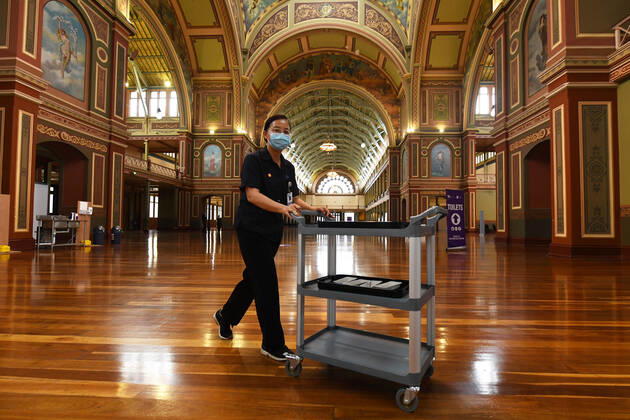 COMMUNITY COVID19 VACCINATION ROLLOUT, A healthcare worker is seen transporting covid19 vaccinations to injecting rooms inside of the Royal Exhibition building in Melbourne, Monday, March 22, 2021. More than six million Australians are now eligible to receive coronavirus vaccines under a new phase of the national rollout. Phase 1b of the program kicked off across the country on Monday. ( NO ARCHIVING, EDITORIAL USE ONLY, NO USE IN BOOKS WITHOUT CONSENT MELBOURNE VIC AUSTRALIA  Copyright: xJAMESxROSSx 20210322001529290310