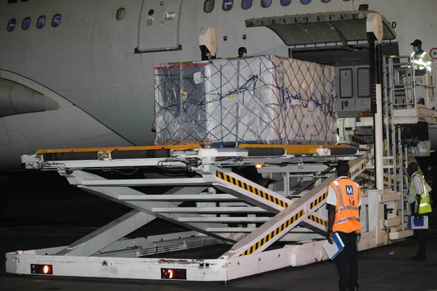 (210322) -- COTONOU, March 22, 2021 -- Workers unload a batch of COVID-19 vaccines developed by the Chinese pharmaceutical company Sinovac at Cardinal Bernadin Gantin International Airport in Cotonou, Benin, March 21, 2021. A batch of coronavirus vaccine developed by the Chinese pharmaceutical company Sinovac arrived in Cotonou, the economic capital of Benin, on Sunday evening. (Photo by Xinhua) BENIN-COTONOU-CHINESE VACCINE-ARRIVAL SeraphinxZounyekpe 