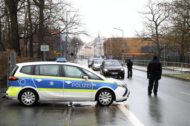 Nachdem der Bund Polen wegen hoher Corona-Infektionszahlen zum Hochinzidenzgebiet erklärt hat, ist die Einreise seit Sonntag nur noch mit einem negativen Corona-Test erlaubt. Die Landespolizei kontrolliert den Grenzverkehr am Grenzübergang Görlitz - Zgorzelec bezüglich Zweck der Einreise und auf Vorhandensein eines aktuellen Coronatests. Görlitz, 21.03.2021