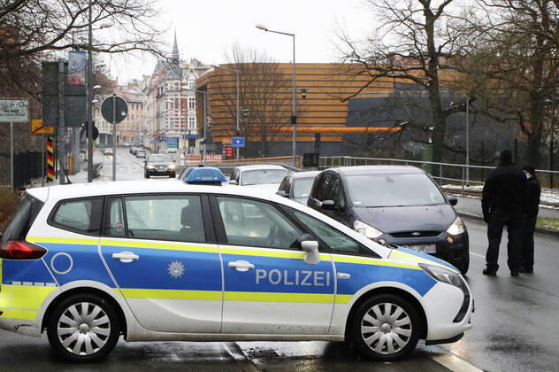 Nachdem der Bund Polen wegen hoher Corona-Infektionszahlen zum Hochinzidenzgebiet erklärt hat, ist die Einreise seit Sonntag nur noch mit einem negativen Corona-Test erlaubt. Die Landespolizei kontrolliert den Grenzverkehr am Grenzübergang Görlitz - Zgorzelec bezüglich Zweck der Einreise und auf Vorhandensein eines aktuellen Coronatests. Görlitz, 21.03.2021