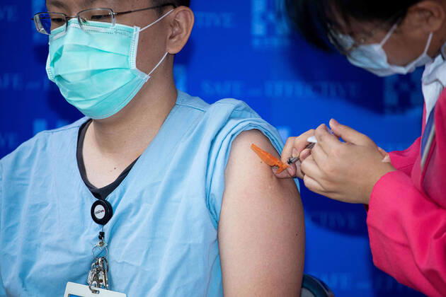 March 22, 2021, Taipei, Taiwan: A healthcare worker receives a first shot of COVID-19 vaccination..Health care workers receive the first AstraZeneca vaccinations at Shin Kong Wu Ho-Su Memorial Hospital in Taiwan. Taipei Taiwan - ZUMAs197 20210322_zaa_s197_016 Copyright: xAnnabellexChihx