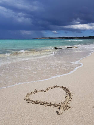 Themenfoto: Reisen, Corona, Mallorca, 22.03.2021 Ein Herz im Sandstrand, Themenfoto: Reisen, Corona, Mallorca - Copyright: xAugstx xEibner-Pressefotox EP_jat