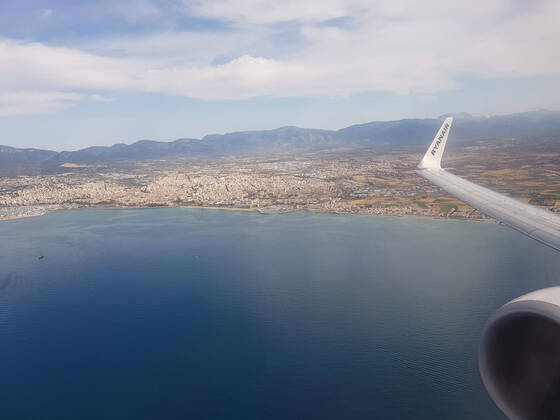 Themenfoto: Reisen, Corona, Mallorca, 22.03.2021 Luftaufnahme der Kueste von Palma aus dem Flugzeug, Themenfoto: Reisen, Corona, Mallorca - Copyright: xAugstx xEibner-Pressefotox EP_jat