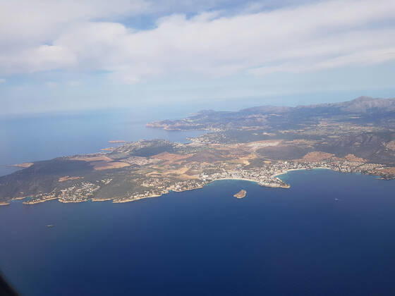 Themenfoto: Reisen, Corona, Mallorca, 22.03.2021 Luftaufnahme der Kueste von Palma aus dem Flugzeug, Themenfoto: Reisen, Corona, Mallorca - Copyright: xAugstx xEibner-Pressefotox EP_jat