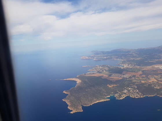 Themenfoto: Reisen, Corona, Mallorca, 22.03.2021 Luftaufnahme der Kueste von Palma aus dem Flugzeug, Themenfoto: Reisen, Corona, Mallorca - Copyright: xAugstx xEibner-Pressefotox EP_jat
